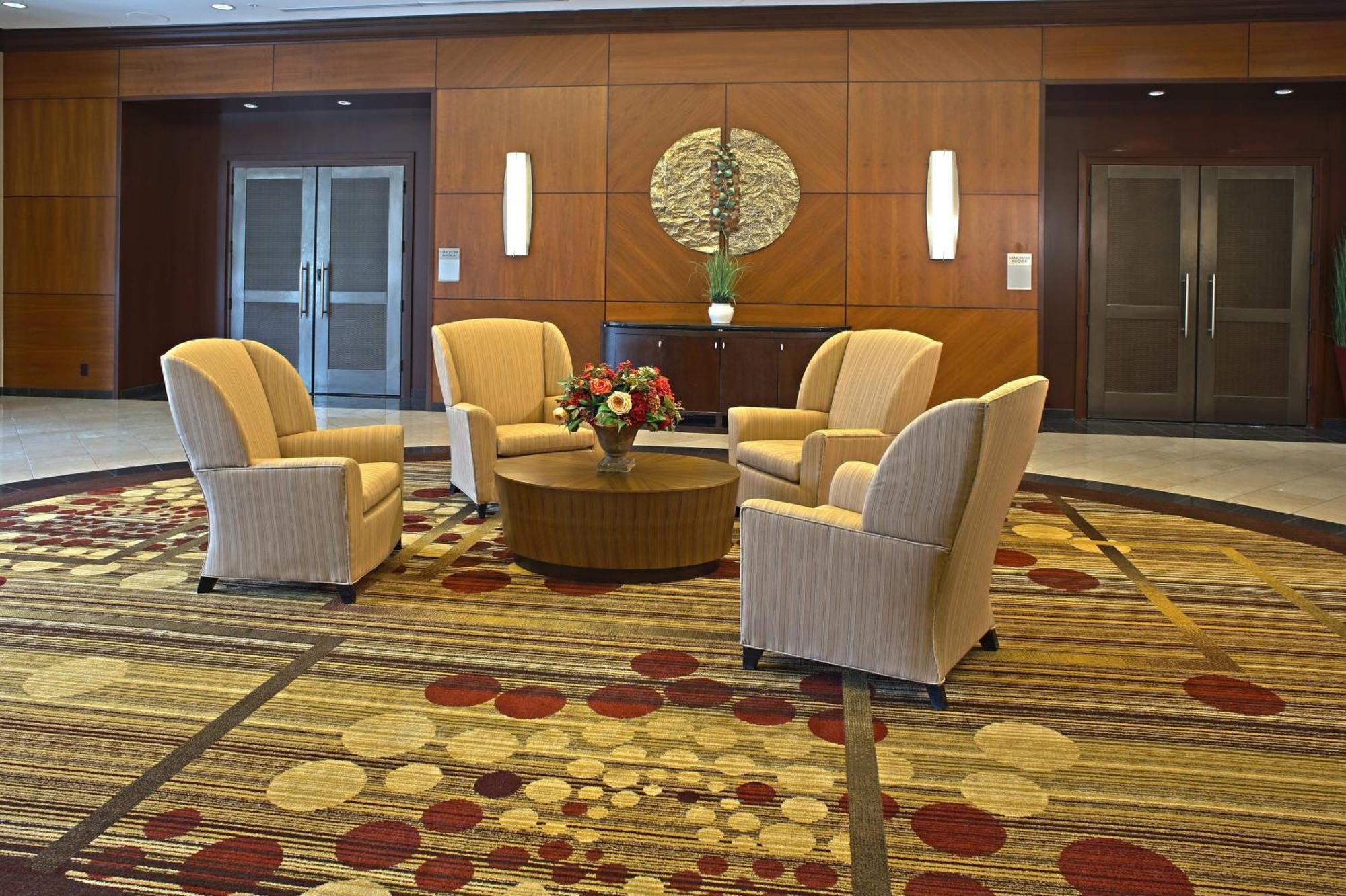 Courtyard By Marriott Hamilton Hotel Exterior photo