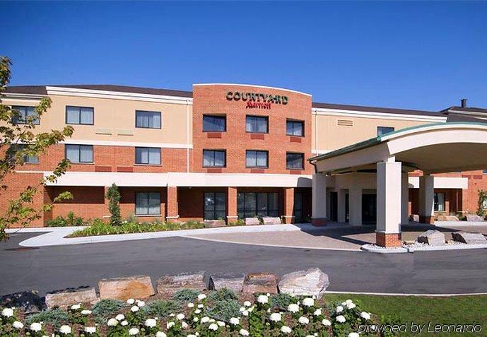 Courtyard By Marriott Hamilton Hotel Exterior photo
